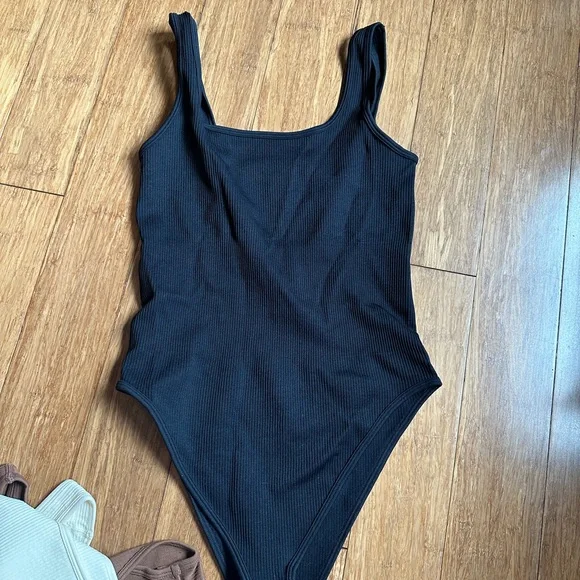 OQQ Women's 3 Piece Bodysuits Sexy
Ribbed Sleeveless Square Neck Tank Tops - Picture 8 of 10